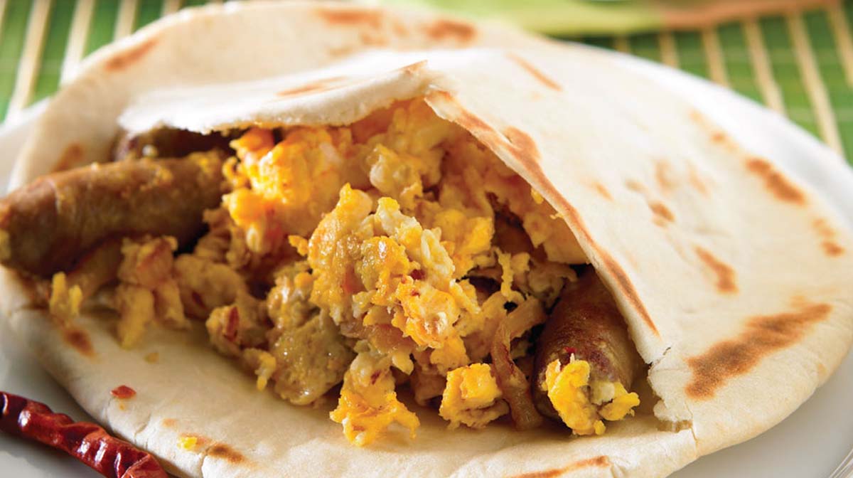Pan pita con huevo revuelto