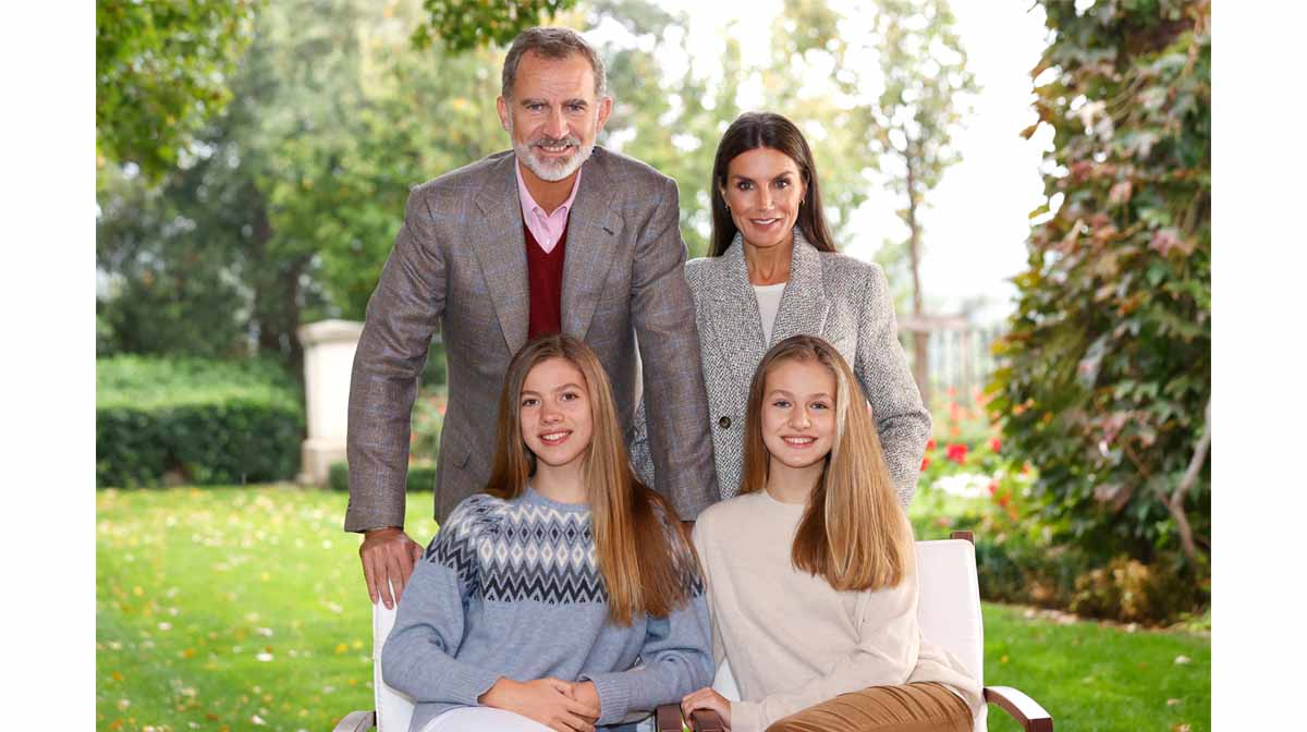 foto navidad reyes de españa leonor y sofia