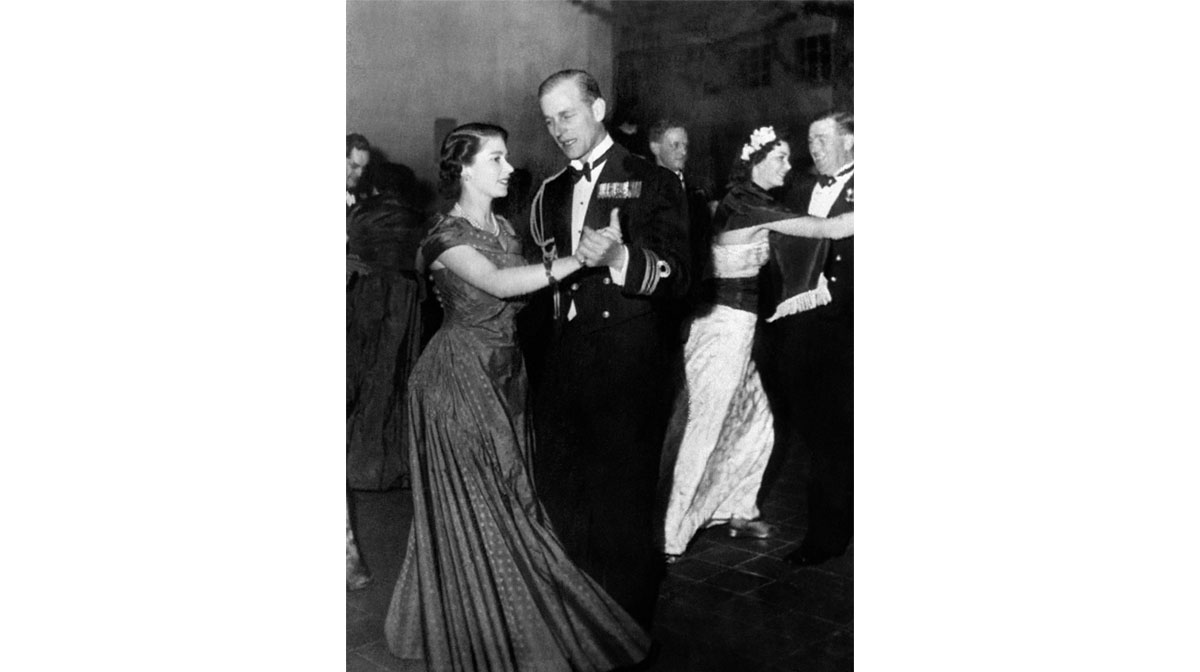 Isabel y Felipe bailando samba