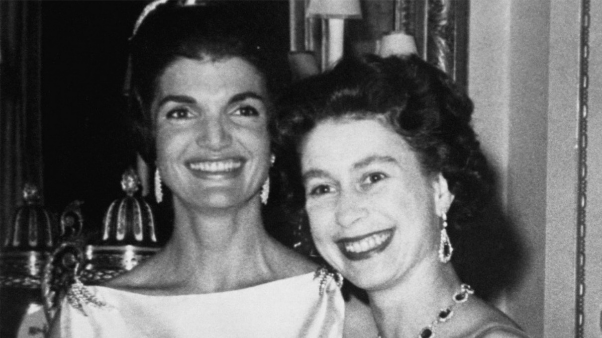 Reina Isabel y Jackie Kennedy