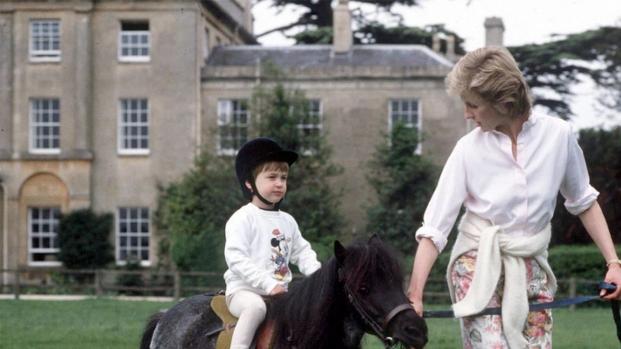 Princesa Diana con el príncipe William en Highgrove