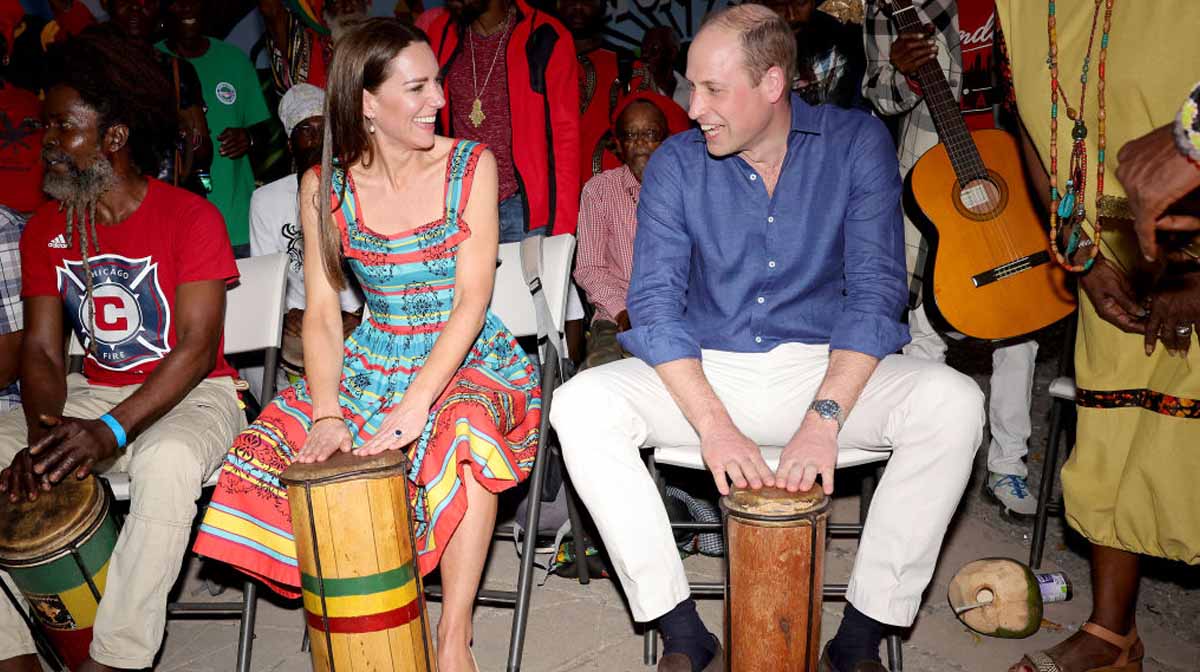 Kate y William tocando instrumentos