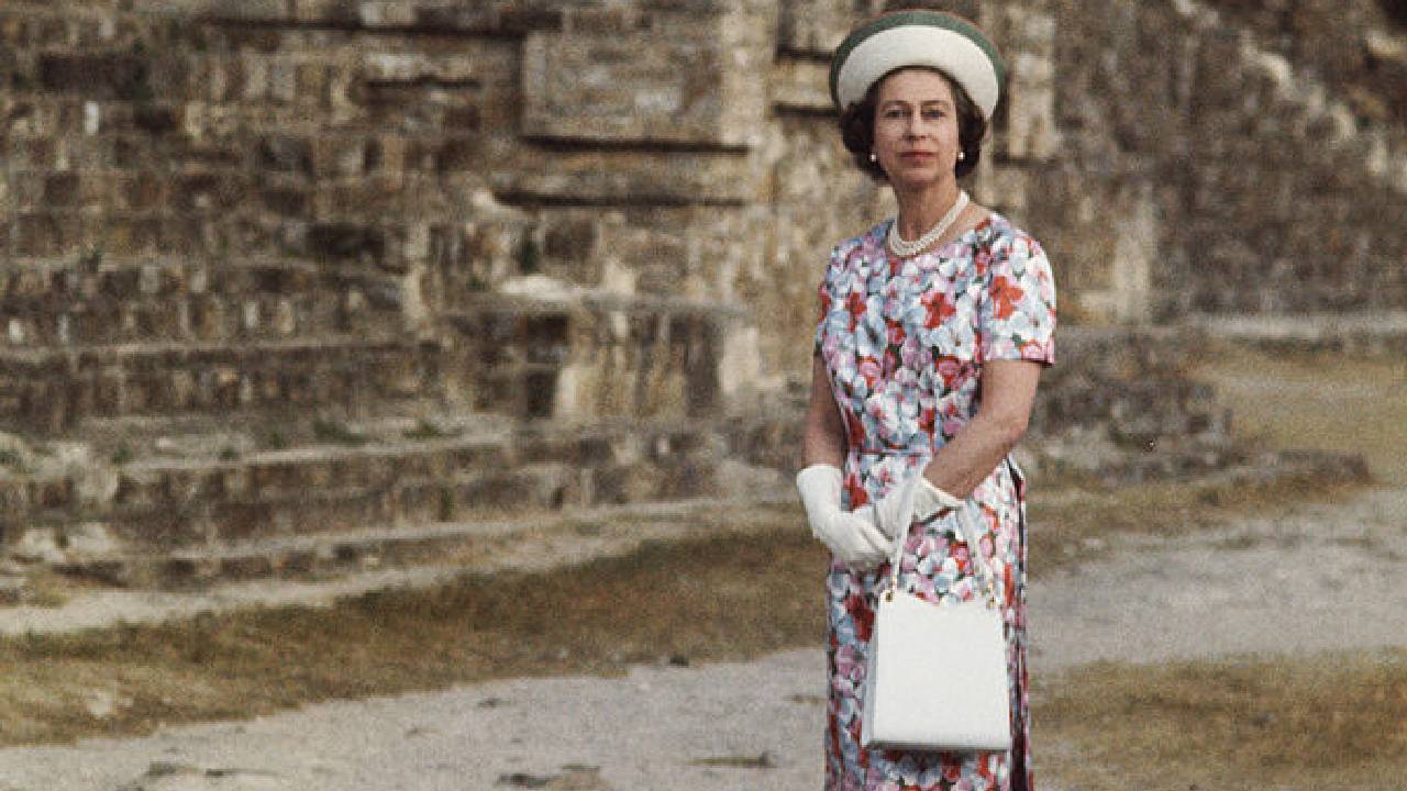 la reina isabel ii visita monte albán mexico en oaxaca