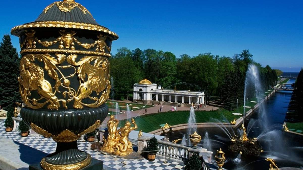 palacio de peterhof romanov rusia