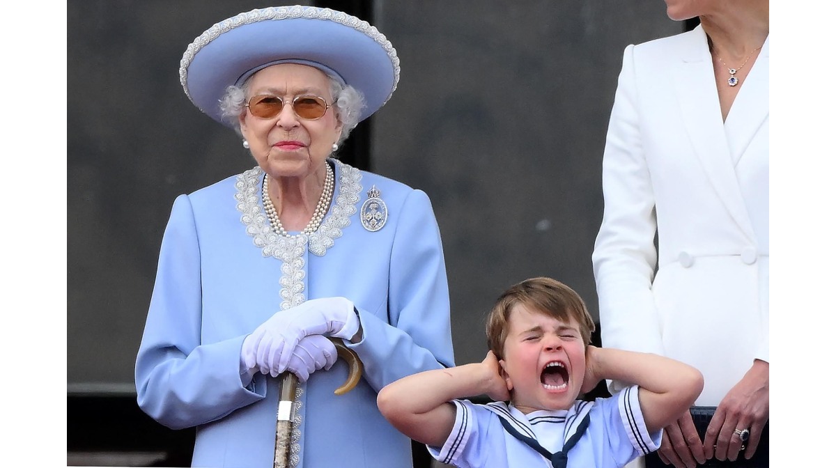 gestos principe louis niño feliz