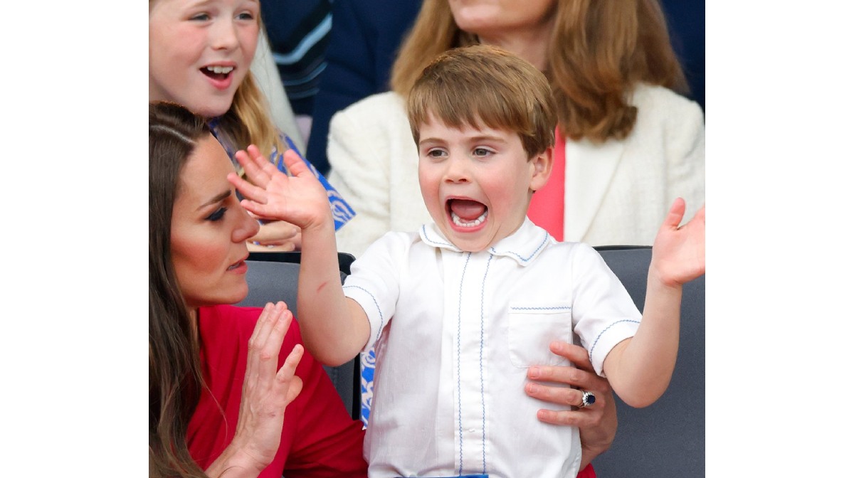 gestos principe louis niño feliz