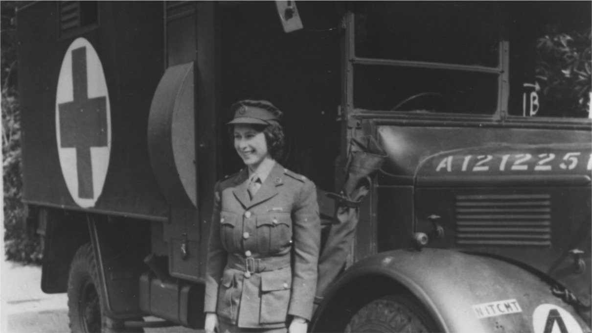 Qué hizo la reina Isabel II en la Segunda Guerra Mundial