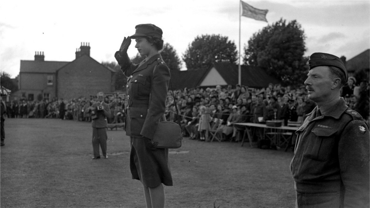 La reina Isabel II en el ejército británico