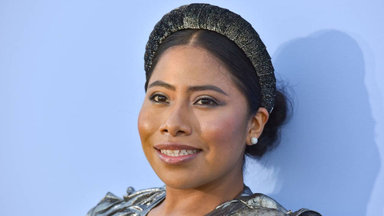 yalitza aparicio foto con diadema