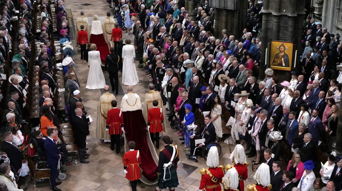 Asistentes de la fastuosa ceremonia en la Abadía de Westminster (AFP)  